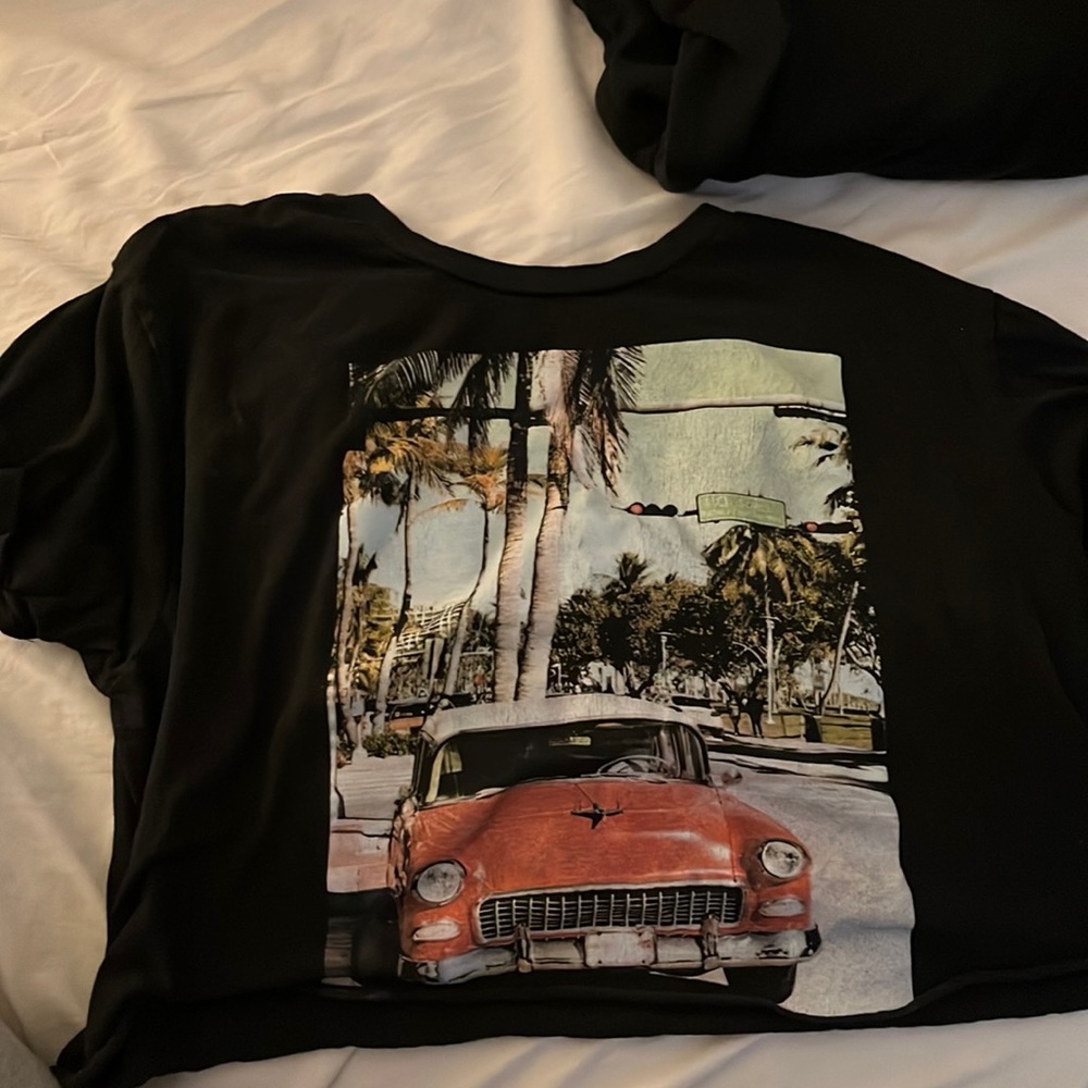 Obsessive Love size: M Black crop top with old car